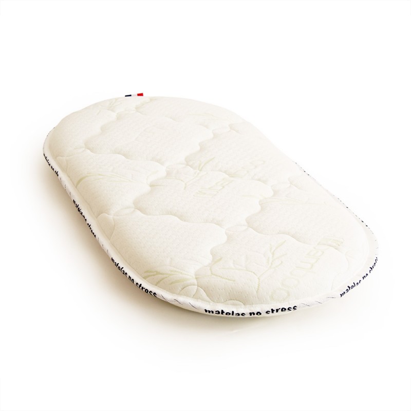 Le plus produit du matelas couffin confort de dimension 32x72    La mousse se compose de millions de petites alvéoles autonomes et élastiques. Elles créent le multi soutien : une résistance proportionnelle au poids du corps,  Pour un équilibre idéal. Cette mousse Haute Résilience épouse chacun des mouvements du corps.  La mousse HR 32 kg par m3 permet un Accueil équilibré et un soutien ferme.    Spécificités techniques de ce matelas couffin 32x72 confort:    Âme du matelas en mousse Hr 32k g de 4 cm , certifiée Oeko-tex.    Une mousse de grande qualité qui ne s'affaisse pas dans le temps.    Matelas fini 8 cm.    Le coutil en fibres de Bambou :    Le coutil de ce matelas couffin 32x72 de 8 cm d'épaisseur est en Bambou : La viscose de bambou est une fibre obtenue par transformation de la cellulose du bambou. Sa housse est d'une douceur exceptionnelle, apporte une indéniable sensation de bien-être en plus.    La viscose de bambou garde au frais pendant l'été et bien au chaud en hiver et absorbe l'humidité .    Son nappage: nous avons piqué notre coutil bambou avec 200 grammes de ouatine polyester, apportant à votre bébé un accueil encore plus chaleureux.    Le conditionnement de votre matelas : le matelas couffin 32x72 confort que vous avez choisi, réalisé par Matelas No Stress® a été emballé par nos soins dans un emballage à base de plastique recyclé, dans notre atelier à Tourcoing, dans le Nord de la France, pour être préservé jusqu'à son arrivée chez vous.    Livraison : Livraison gratuite dans toute la France métropolitaine. Voir les conditions de fabrication et livraison.