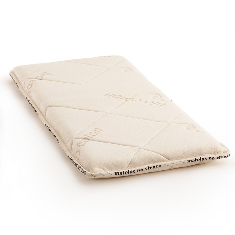 Le plus Produit du matelas berceau de forme rectangulaire de dimension 40x80 bio en latex naturel  Le matelas en latex naturel procure un confort de sommeil incomparable pour une détente musculaire optimum. Un dormeur régulier change de position jusqu'à 60 fois par nuit (afin d'éviter les maux de muscles et d'articulation). La possibilité de changer de position sans obstacles est une condition essentielle pour avoir un sommeil revitalisant. L'élasticité naturelle des produits de latex permet au corps de bouger librement. En plus, l'élasticité naturelle et ponctuelle procure des caractéristiques de confort excellentes : le matelas s'adapte aux contours du corps, la colonne vertébrale reste parfaitement droite quand le dormeur dort sur son côté et elle prend la courbure naturelle quand le dormeur dort sur le dos.    Le latex naturel à une excellente élasticité naturelle, procure un bon retour en énergie, la matière ne reçoit la pression qu'à l'endroit où la charge est exercée.    Permet une répartition optimale de la pression du corps.    Conçu avec des composants pour la santé et le confort de votre enfant.    Une âme en latex naturel offre à son sommeil les bienfaits d'une matière végétale, plus respirant, naturellement anti-acariens, antibactériens.    Parfaitement maintenu, son anatomie est mieux disposé à la détente et à l'endormissement.    Une face hiver, 500 gr/m² en laine bio conçue avec une attention particulière pour lui apporter une meilleure respirabilité très important pour réguler la température de votre corps ainsi qu'un confort douillet. Face drapeau tricolore.  Une face été, avec 500gr/m² de coton bio pour apporter un effet de fraicheur.    Matelas conçu à partir des composants naturels dans le respect de l'environnement.  Spécificités techniques du matelas berceau rectangulaire 40x80 naturel:    Épaisseur du matelas fini : 6 cm.    Un accueil ergonomique pour un confort équilibré.        Ame en latex naturel, certifiée Oeko-tex :    Densité de l'âme latex naturel : 65 kg/m3.    Hypoallergénique, Antibactérien, Anti fongicide.    Certificat EURO LATEX.    Le coutil en coton bio:    Coutil : ORGANIC: 40 % BIOCOTON 60 % FAIRBIOCO, coton issu de l'agriculture biologique, garantie sans aucun traitement chimique.    Son nappage: laine face hiver, coton pour la face été.    Un matelas ne doit pas seulement être convenablement ventilé, il doit aussi absorber la sueur (en moyenne 33 cl par nuit, c'est-à-dire 120 litres par an!) Pour ce faire, l'utilisation de laine est particulièrement recommandée. La laine est une des rares matières naturelles qui peut absorber l'humidité sans produire de sensation de moiteur désagréable. De plus, elle a un haut pouvoir isolant.    La fibre de laine ne provoque pas d'allergie car elle est trop longue et trop épaisse, elle absorbe la transpiration et calme le rythme cardiaque.    Le conditionnement de votre matelas: le matelas berceau de forme rectangulaire 40x80 en latex naturel que vous avez choisi, réalisé par Matelas No Stress® a été emballé par nos soins dans un emballage à base de plastique recyclé, dans notre atelier à Tourcoing, dans le Nord de la France, pour être préservé jusqu'à son arrivée chez vous.    Livraison : Livraison gratuite dans toute la France métropolitaine. Voir les conditions de fabrication et livraison.