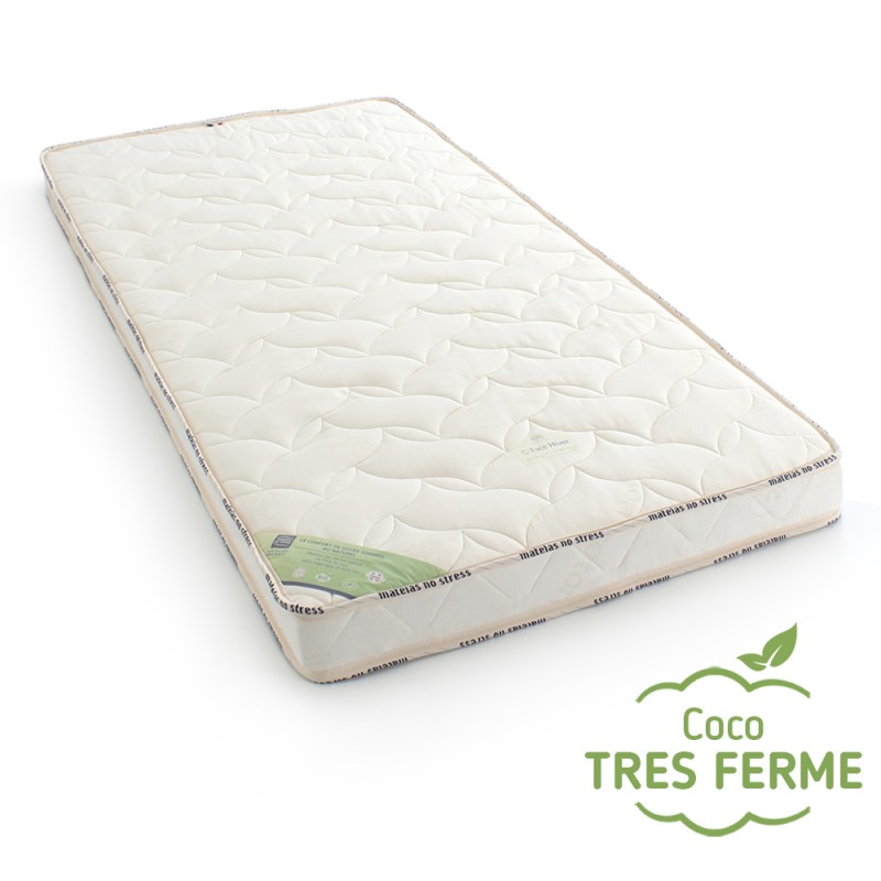 Les plus de notre matelas Enfant Composition du matelas coco, réversible été hiver.  Habillage coton bio tissé Pure laine vierge Nappage coton bio Âme coco 8 cm, densité 70 kg/m3         Enveloppe en 100% Coton Bio  L'enveloppe est sans doute la partie du matelas qui invite le plus au bien-être, puis au repos, sa préhension douce et moelleuse incite notre corps à la relaxation, elle est le premier contact sensoriel et tactile, que nous appelons "Accueil". Afin que votre enfant bénéficie des meilleures conditions de confort, nous avons sélectionné un coutil tissé, doux et ferme, 100% coton bio. Ce coutil en coton, 40% BIOCOTON 60% FAIRBIOCO, est issu de l'agriculture biologique, garanti sans aucun traitement chimique. Il est tissé pour apporter un parfait maintien à votre enfant. Garnissage en pure laine vierge bio pour la face hiver     Côté hiver, le nappage de ce matelas est doublée d'une nappe profonde de pure laine vierge, 500g/m², l'épaisseur généreuse de la laine vierge garde votre enfant bien au chaud sans produire de sensation de moiteur désagréable. Notre laine sélectionnée pour son gonflant et son moelleux, apporte à votre enfant un accueil douillet, chaud.       Garnissage bio coton pour sa face été  Côté été, le nappage de notre matelas est doublée d'une nappe épaisse de coton bio organique, 500 g/m², le volume de coton bio apporte à l'enfant une fraicheur végétale pour l'été, et un confort douillet. Récolté dans une logique du respect de l'environnement et ne comporte aucun produit chimique. 100 % naturel ans aucune substance chimique portant atteinte à la santé de votre enfant.     Coeur du matelas en fibres de coco  L'âme de notre matelas d'enfant en fibres de coco apporte au matelas de grandes qualités, une matière 100% naturel en production écologique, la fibres de coco est tenue en suspension, soudée au latex naturel à son état liquide. (découvrir) La fibre de coco absorbe naturellement l'humidité et la moiteur de la transpiration. Une matière 100% naturelle. Son âme donne un soutien ferme, idéal pour le soutien du corps. Le latex utilisé pour souder les fibres de coco, est la défense naturelle de l'hévéa dans son milieu tropical, il le protège des organismes et insectes, champignons, bactéries. Sans aucune transformation, le latex garde toutes ses qualités protectrices pour que votre enfant dorme en toute sécurité.          Informations Pratiques Ce matelas d'enfant est de fabrication 100% française : Conçu et réalisé par Matelas No Stress ®. Son emballage : Ce matelas d'enfant fibres de coco, est emballé par nos soins, et livré dans une housse en polyuréthane à base de plastique recyclé très résistante. Pour une meilleure protection, notre matelas en coco est expédié non roulé dans un carton, lui aussi fabriqué à base d'anciens cartons recyclés, un plus pour l'environnement. Livraison GRATUITE.Voir les conditions de fabrication et livraison