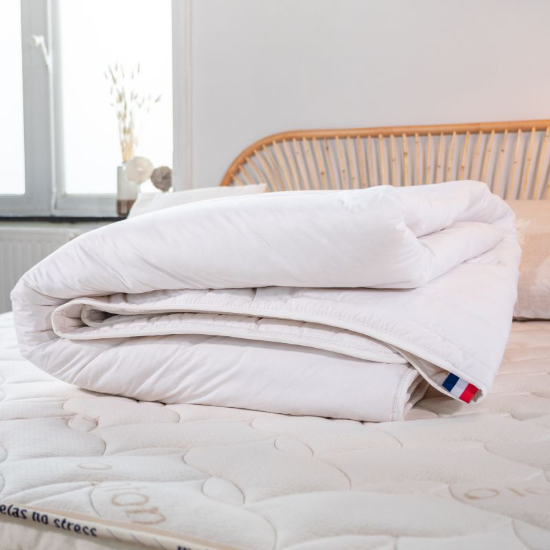 Matelas 140x200 cm, Nuage, 24 cm, mousse memosoft100, ferme, face été/hiver  + 1 oreiller + couette - Achat & prix