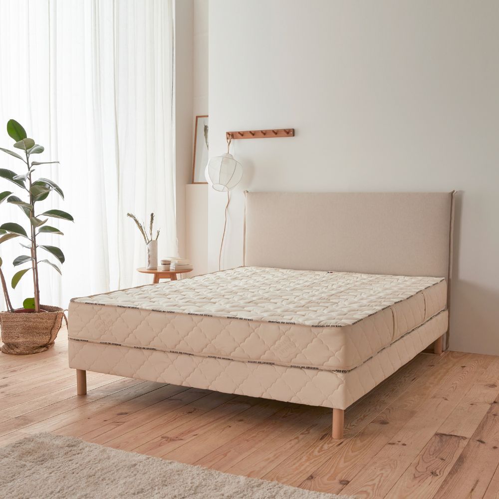 Ensemble Matelas latex Ergo form TRES FERME et son Sommier Tapissier en promotion