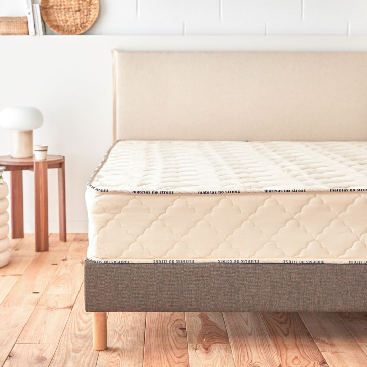 Coin du matelas en latex naturel et ressorts ensachés – Finitions haut de gamme