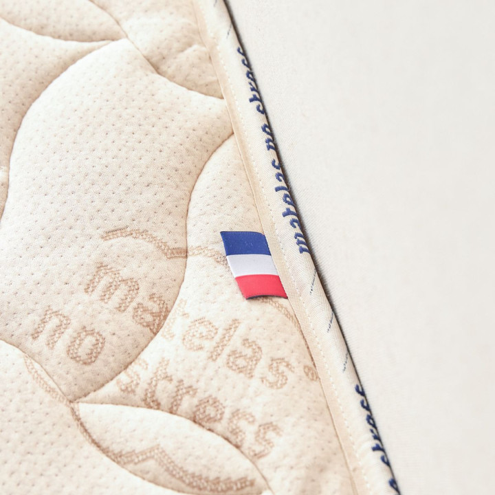 Fabrication artisanale française du matelas en ressorts ensachés et latex naturel