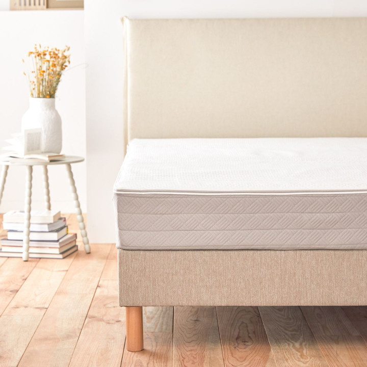 Vue du coin du matelas déhoussable – Housse ajustée et finitions nettes