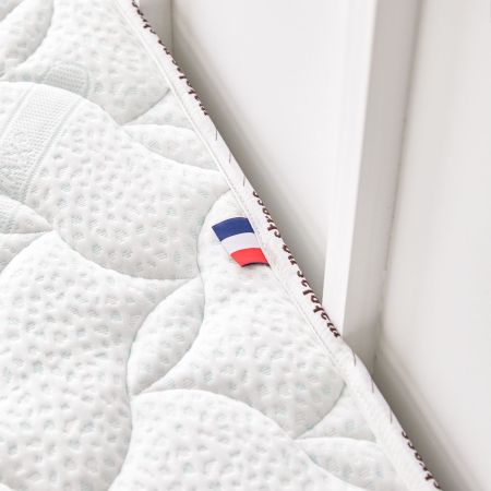 Fabrication artisanale française du matelas ressorts ensachés et mousse HR 50kg/m³