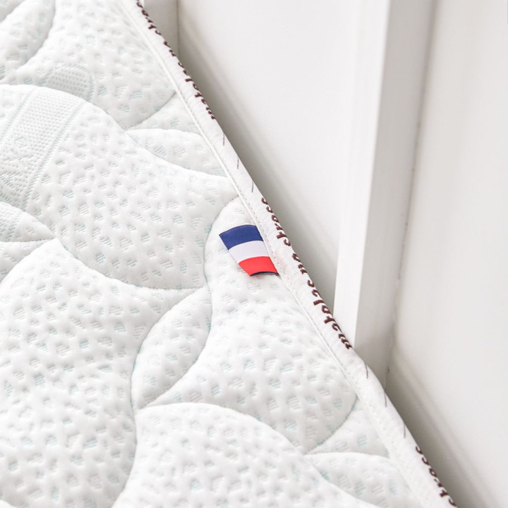 Fabrication artisanale française du matelas ressorts ensachés et mousse HR 50kg/m³