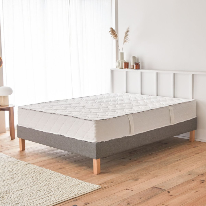 Vue de côté du matelas ressorts ensachés et mousse très ferme – Épaisseur et finitions