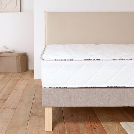 Vue du matelas moelleux à mousse et mémoire de forme