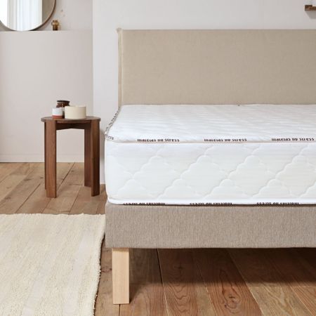 Confort enveloppant et soutien ferme pour un sommeil réparateur