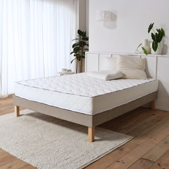 Matelas 22 cm alliant fermeté et moelleux grâce au latex naturel et à la mousse mémoire