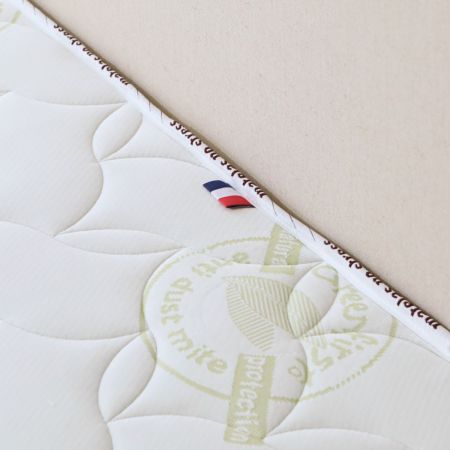 Finition soignée du matelas anti acarien 18 cm