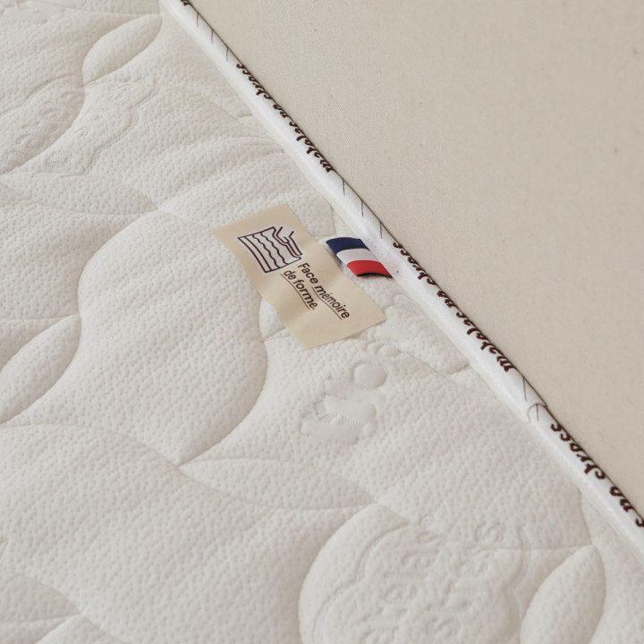 Surface du matelas latex ferme 1 face mémoire de forme – accueil moelleux