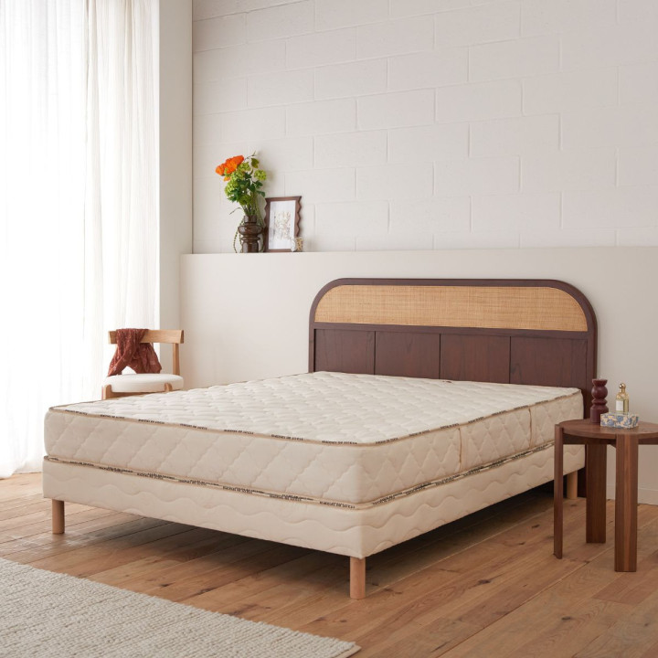 Matelas orthopedique tres ferme contre le mal de dos au reveil