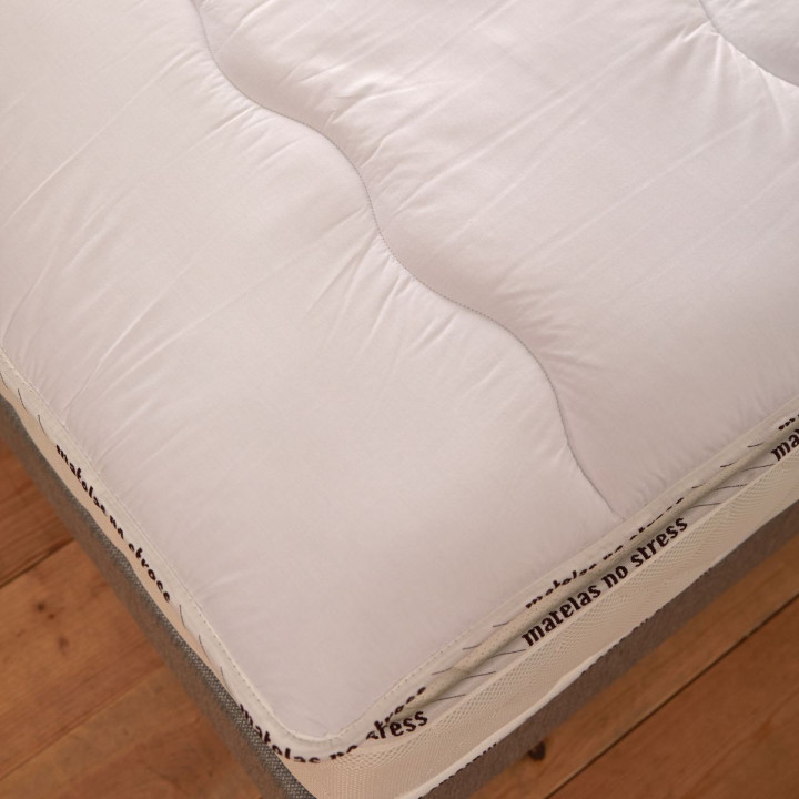 Piquage carre de surmatelas pour un gonflant homogene