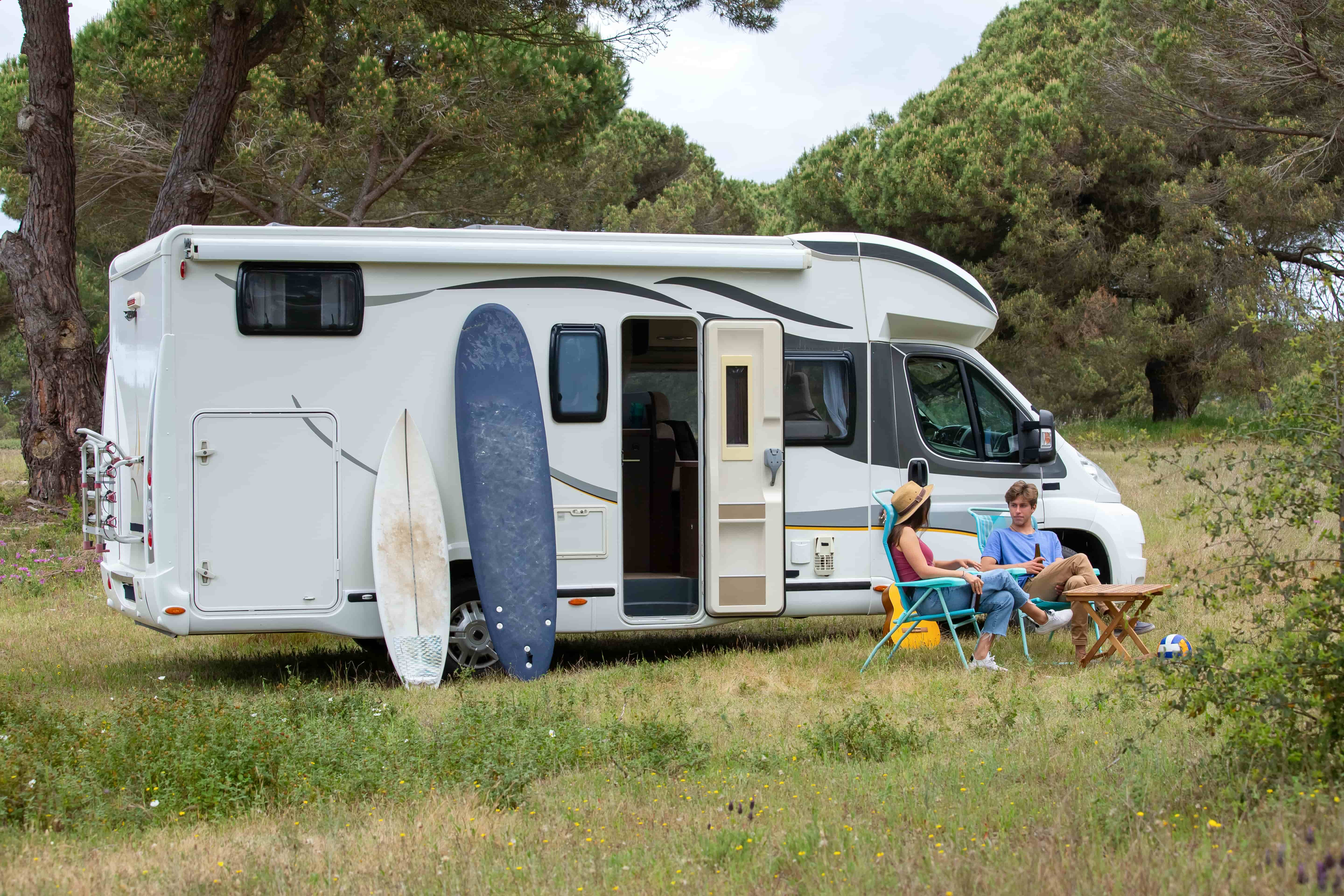 camping car avec plein de lumières