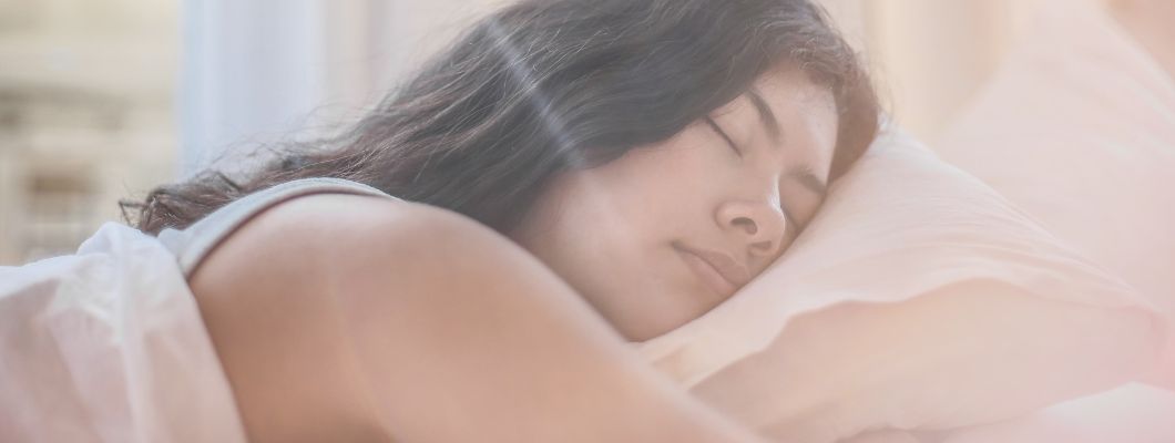 Femme allongée lit électrique