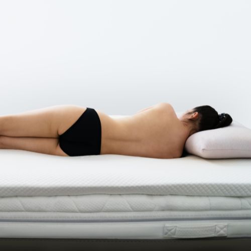 femme dos matelas