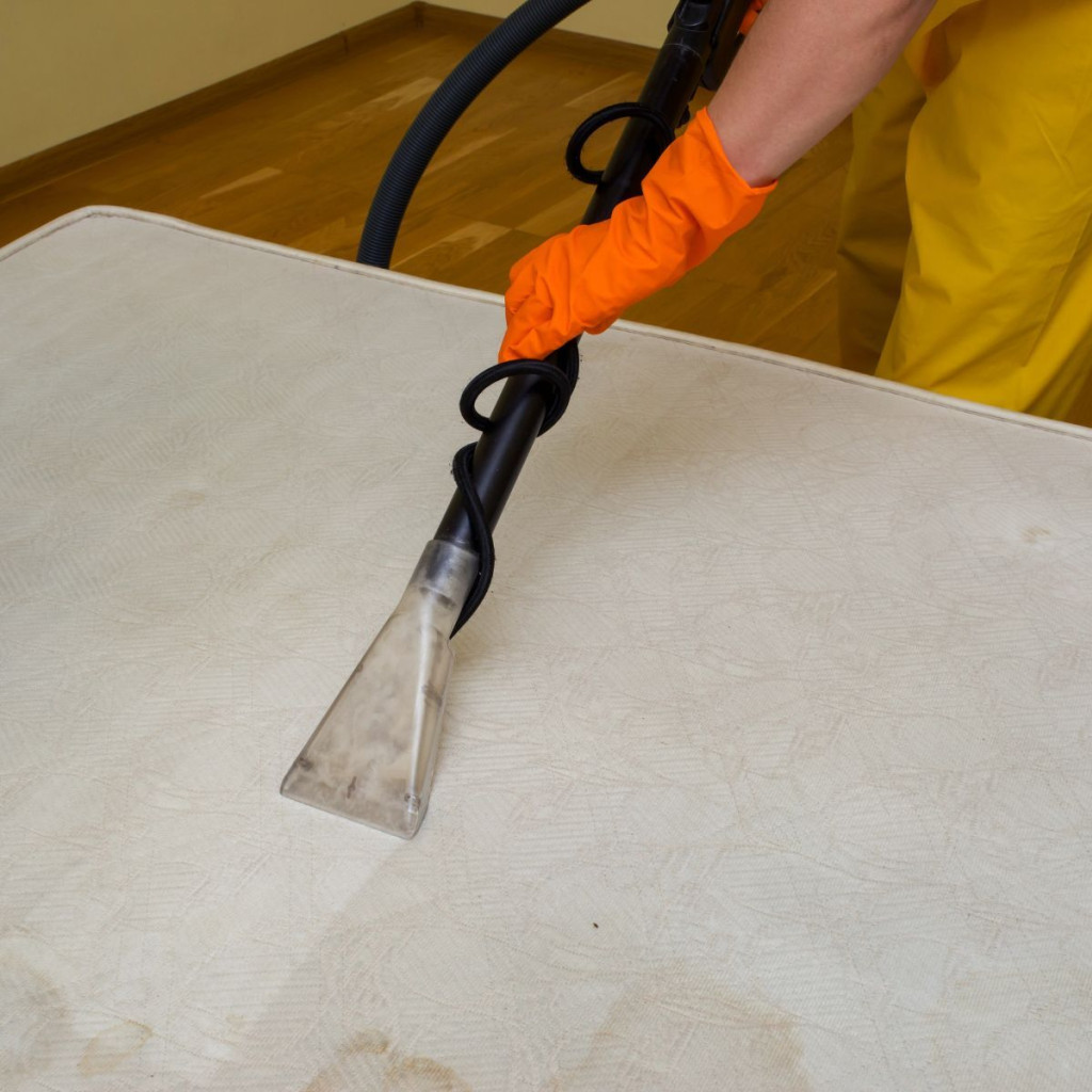 Nettoyer le pipi sur un matelas