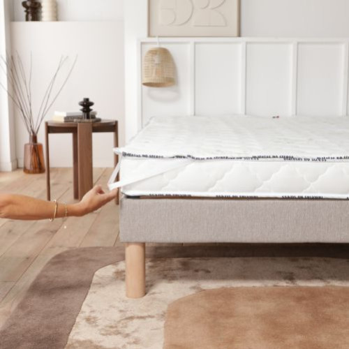 Quels critères de personnalisation sont proposés pour un surmatelas sur mesure ?