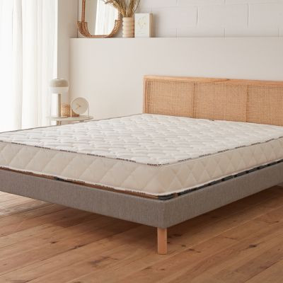 Tache sur un matelas : comment l’enlever efficacement ?