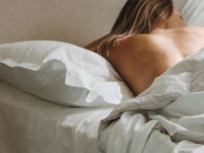 Dormir nu : 5 bienfaits insoupçonnés pour un sommeil de qualité