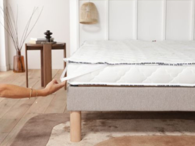 Quels critères de personnalisation sont proposés pour un surmatelas sur mesure ?