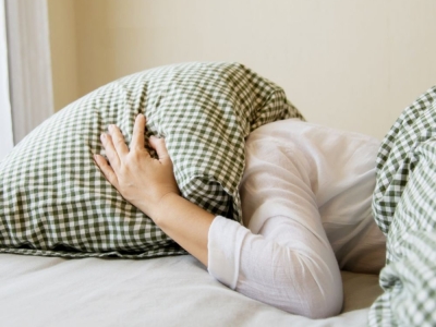 Quel oreiller choisir pour dormir sur le ventre ?